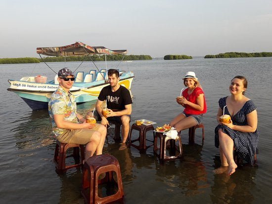 Boat-Ride-negombo-lagoon