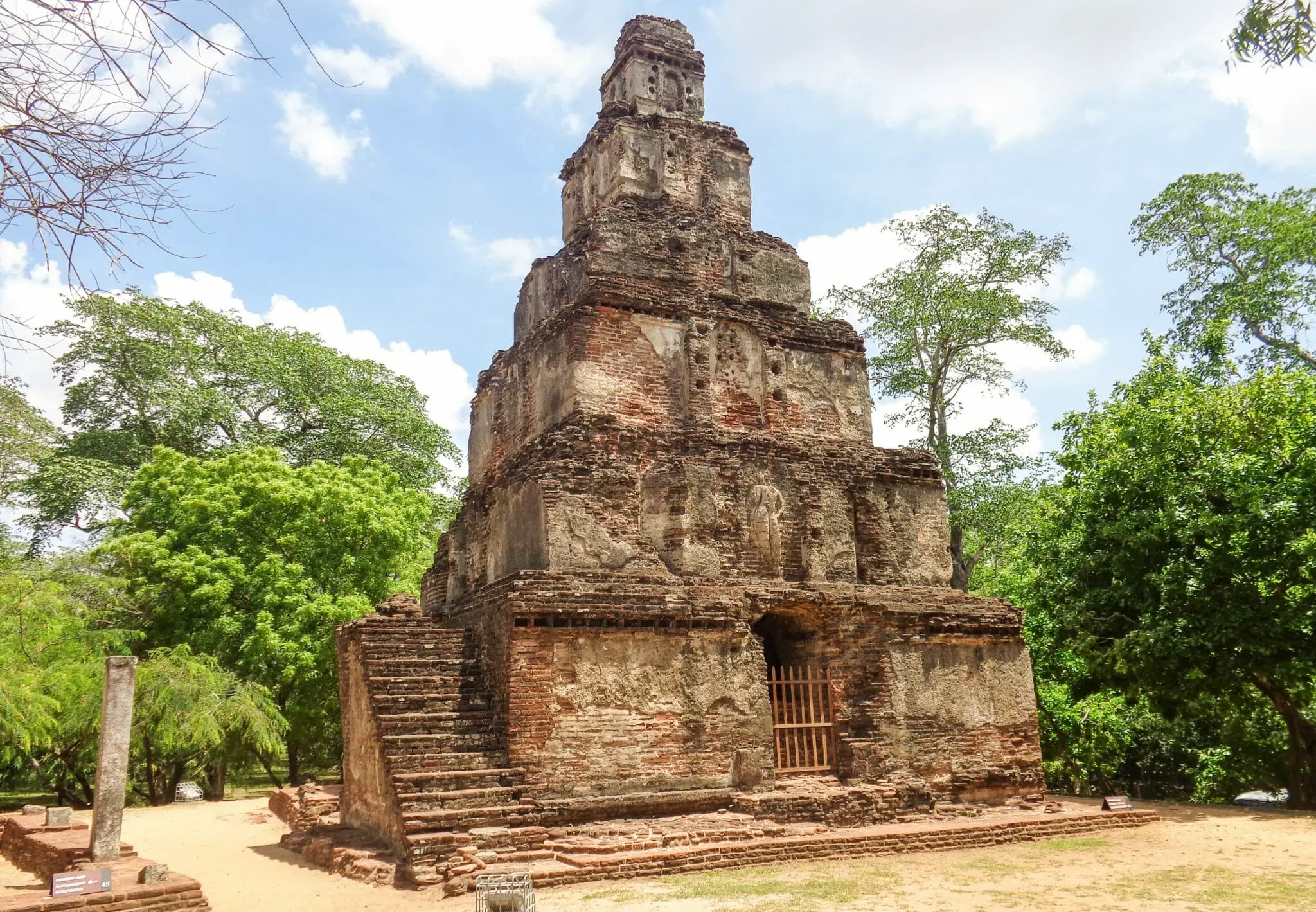 Satmahal Prasada Polonnaruwa 2 1